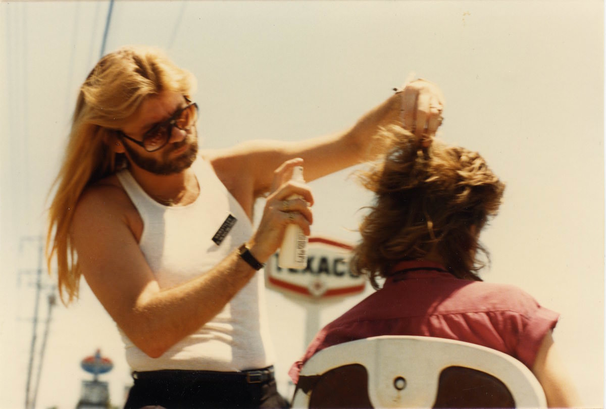 Fascinating Vintage Photos from a Tampa’s Hair Salon in the 1980s