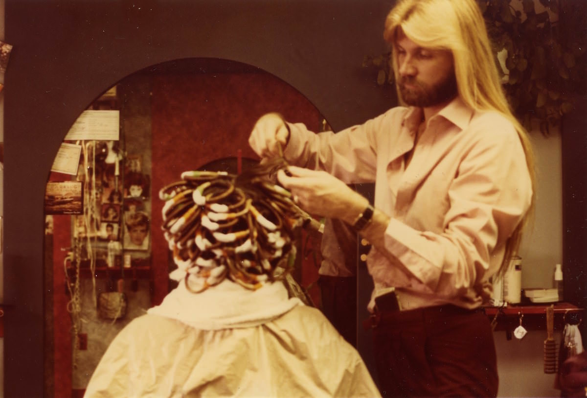 Fascinating Vintage Photos from a Tampa’s Hair Salon in the 1980s