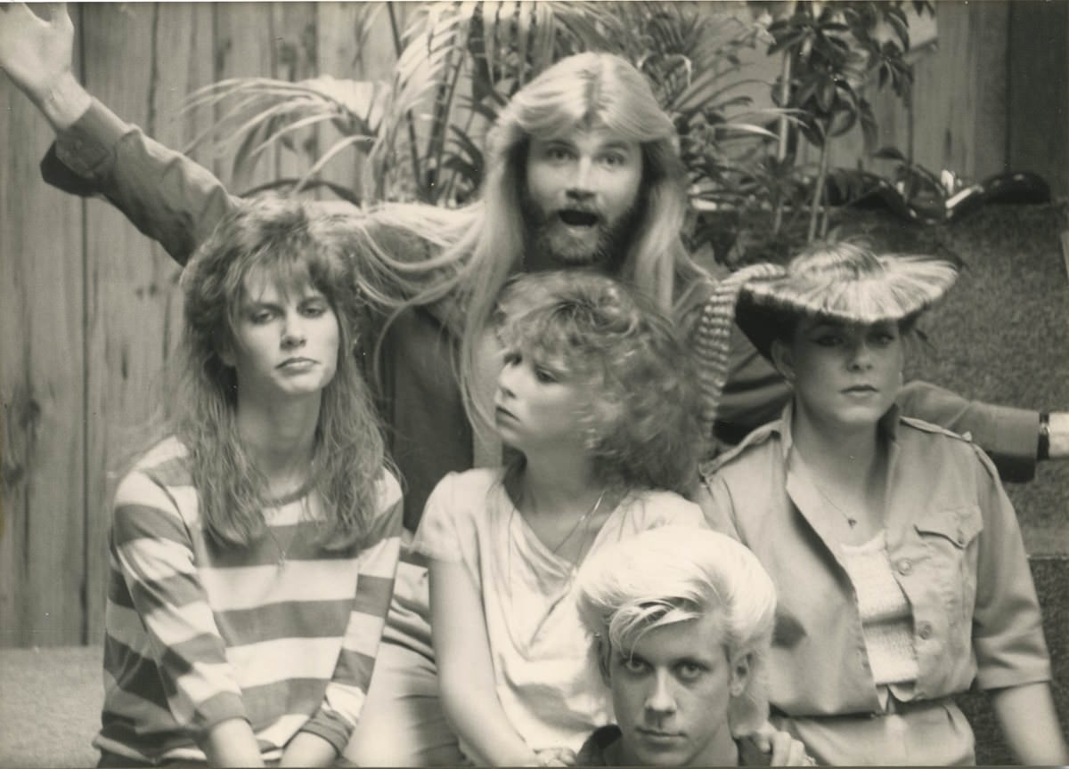 Fascinating Vintage Photos from a Tampa’s Hair Salon in the 1980s