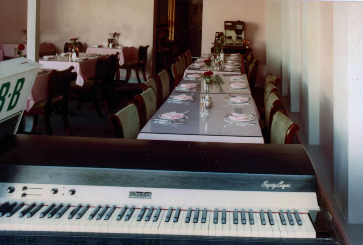 Restaurant, High Rd, South Tottenham, Haringey, 1989