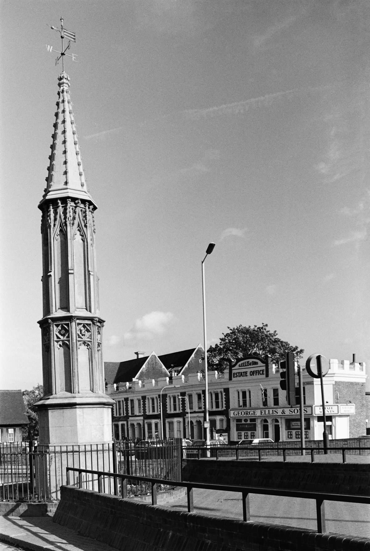Tottenham High Cross, High Rd, Tottenham, Haringey 1989