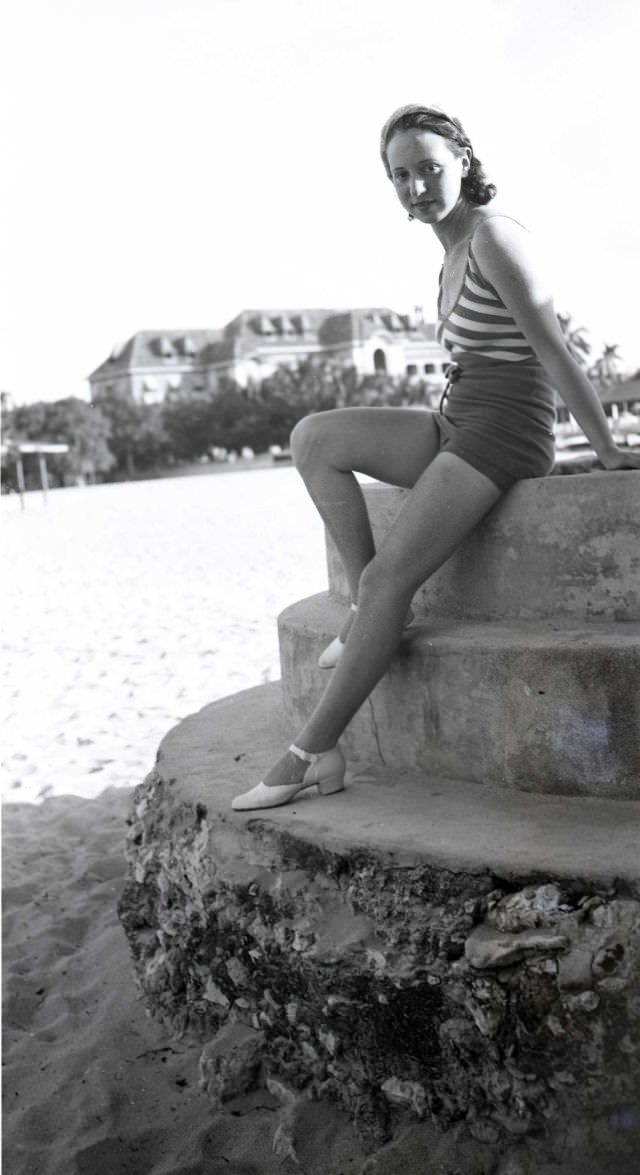Fascinating Vintage Photos Show Women's Beachwear Styles of the 1930s
