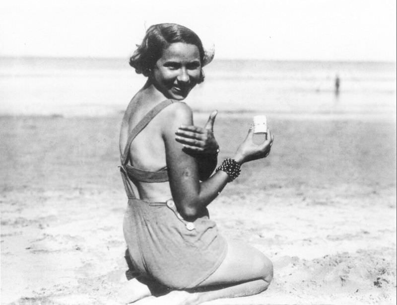 Fascinating Vintage Photos Show Women's Beachwear Styles of the 1930s