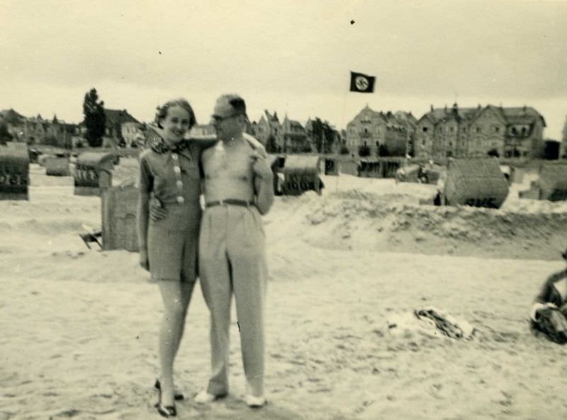 Fascinating Vintage Photos Show Women's Beachwear Styles of the 1930s