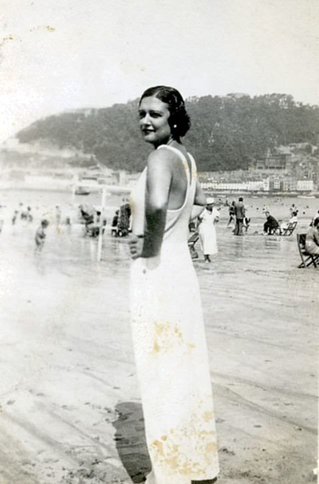 Fascinating Vintage Photos Show Women's Beachwear Styles of the 1930s