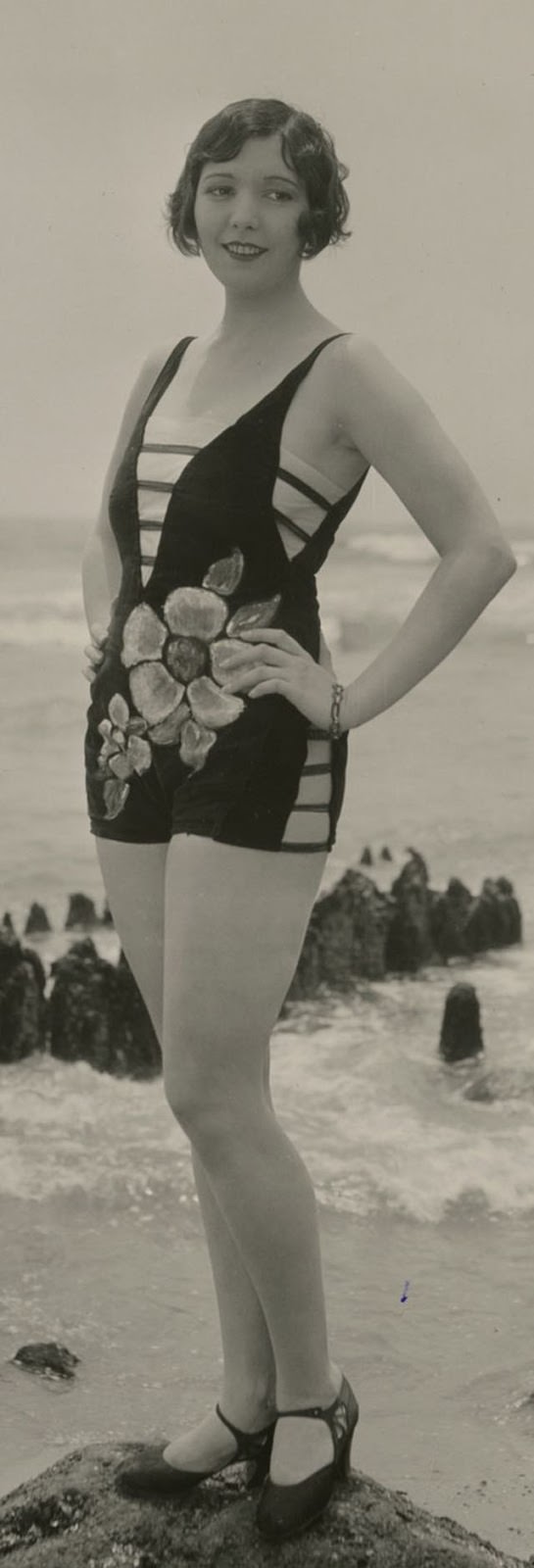 Fascinating Vintage Photos Show Women's Beachwear Styles of the 1930s