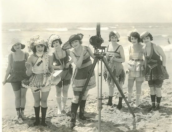 Fascinating Vintage Photos Show Women's Beachwear Styles of the 1930s