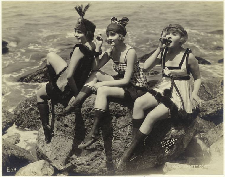 Fascinating Vintage Photos Show Women's Beachwear Styles of the 1930s