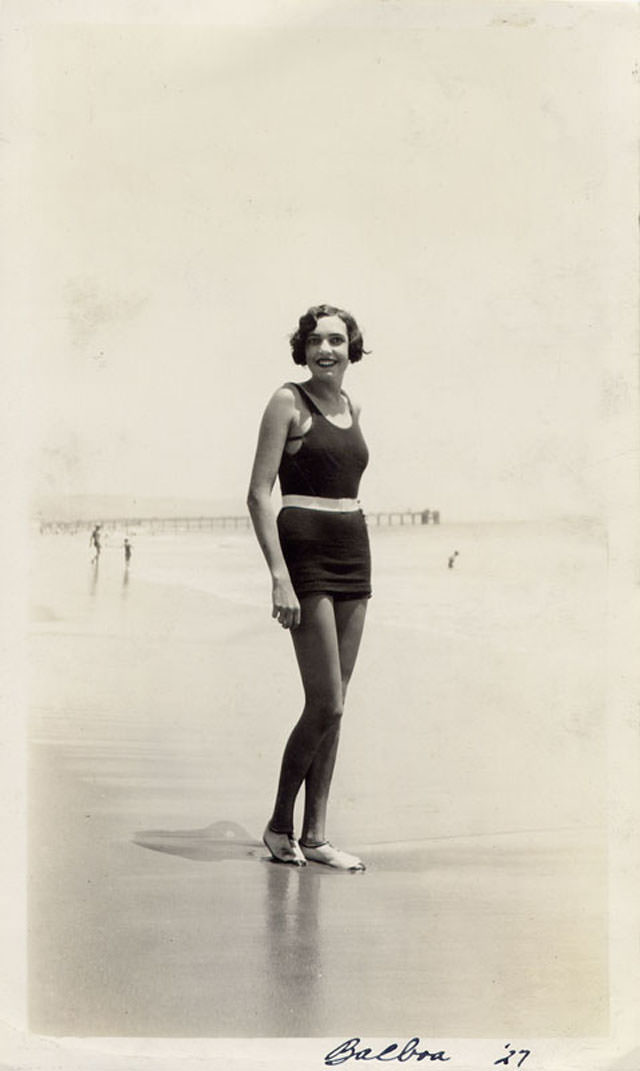 Fascinating Vintage Photos Show Women's Beachwear Styles of the 1930s