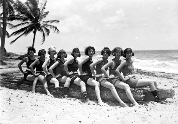 Fascinating Vintage Photos Show Women's Beachwear Styles of the 1930s