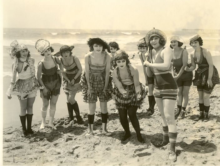 Fascinating Vintage Photos Show Women's Beachwear Styles of the 1930s