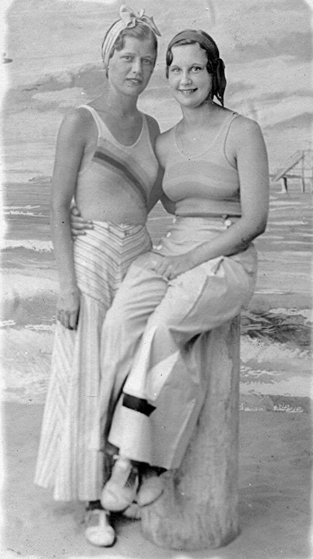 Fascinating Vintage Photos Show Women's Beachwear Styles of the 1930s