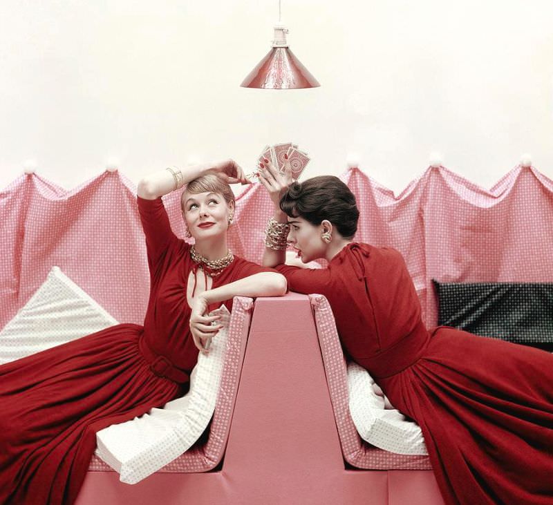 Nina de Voogt & Patsy Shally, 1954