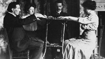 behind-the-scenes of ghost photography 1900s