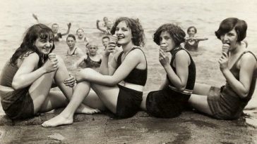 Fascinating Vintage Photos Show Women's Beachwear Styles of the 1930s