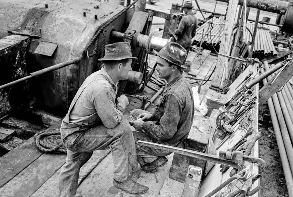 The Harsh Life of Roughnecks of the East Texas Oil Field in Photos, 1939