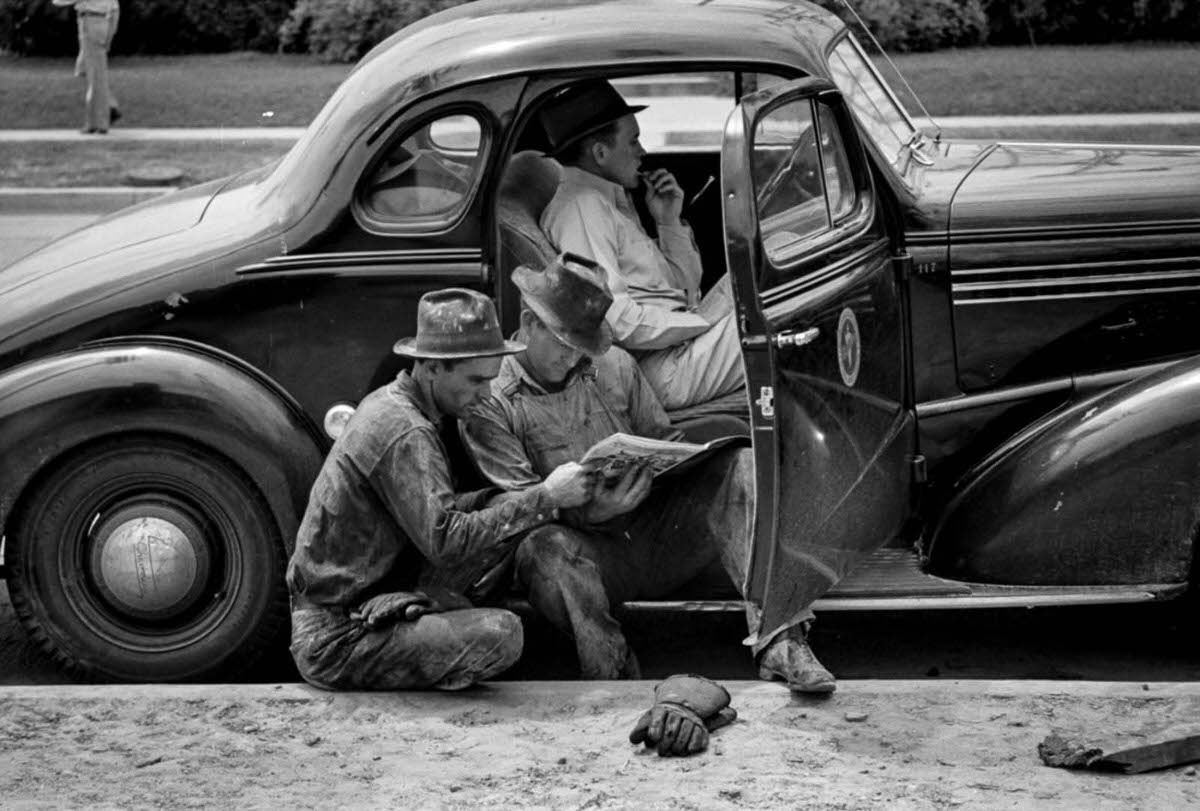 Workers take a break to read the paper.