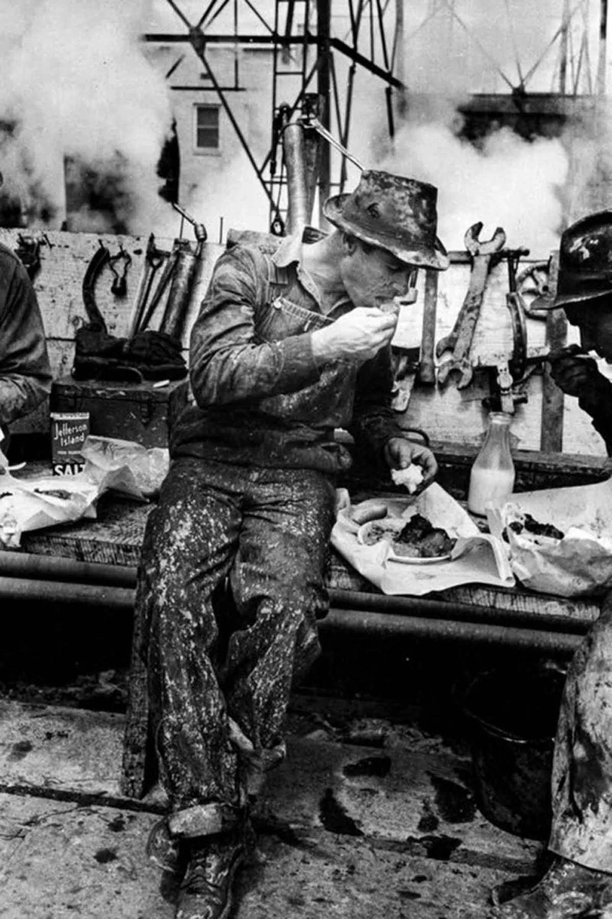 The Harsh Life of Roughnecks of the East Texas Oil Field in Photos, 1939