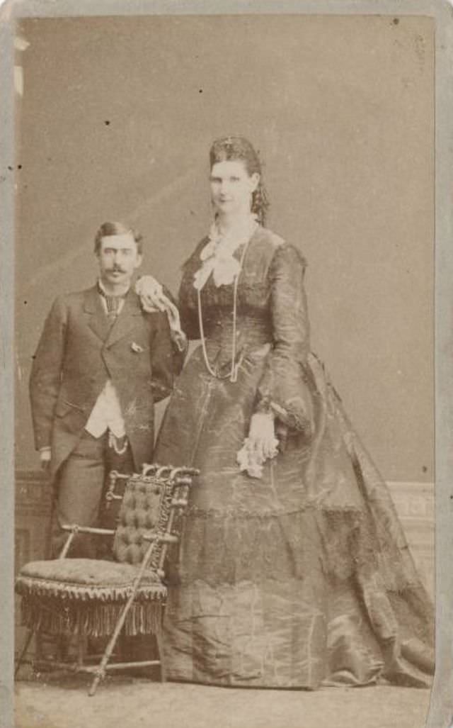 The Giants of Seville: Anna Haining Swan and Martin Van Buren Bates, the Tallest Married Couple Ever