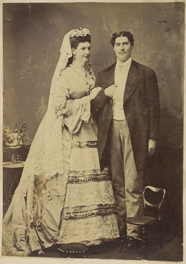 The Giants of Seville: Anna Haining Swan and Martin Van Buren Bates, the Tallest Married Couple Ever