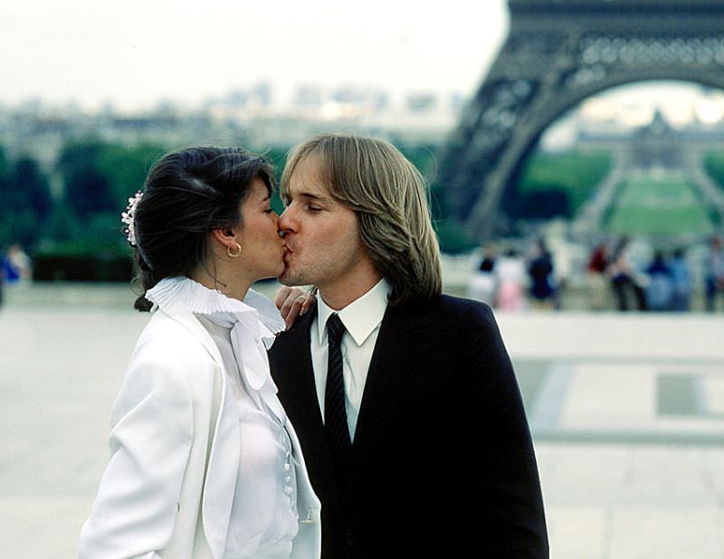 Hot kiss in Paris