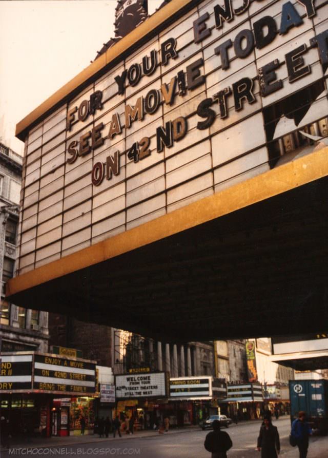 Fascinating Photos of New York City’s 42nd Street in the 1980s