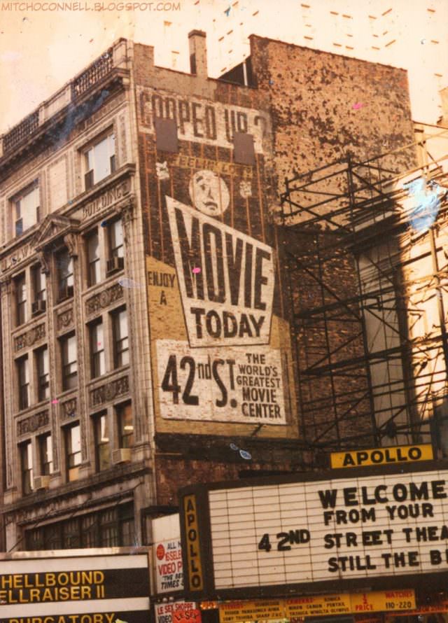 Fascinating Photos of New York City’s 42nd Street in the 1980s