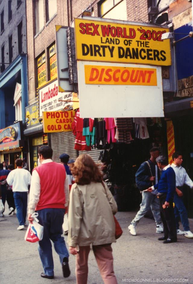 Fascinating Photos of New York City’s 42nd Street in the 1980s