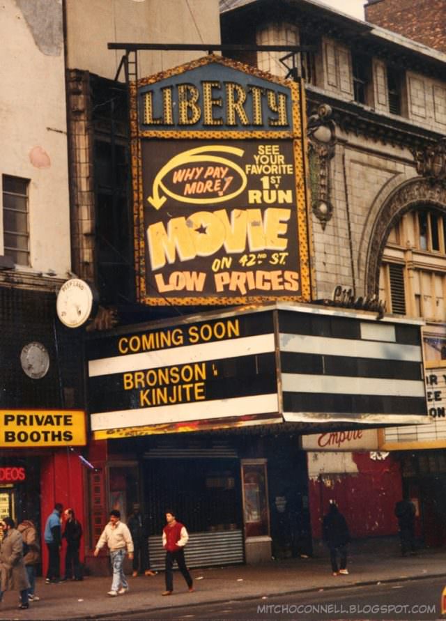 Fascinating Photos of New York City’s 42nd Street in the 1980s