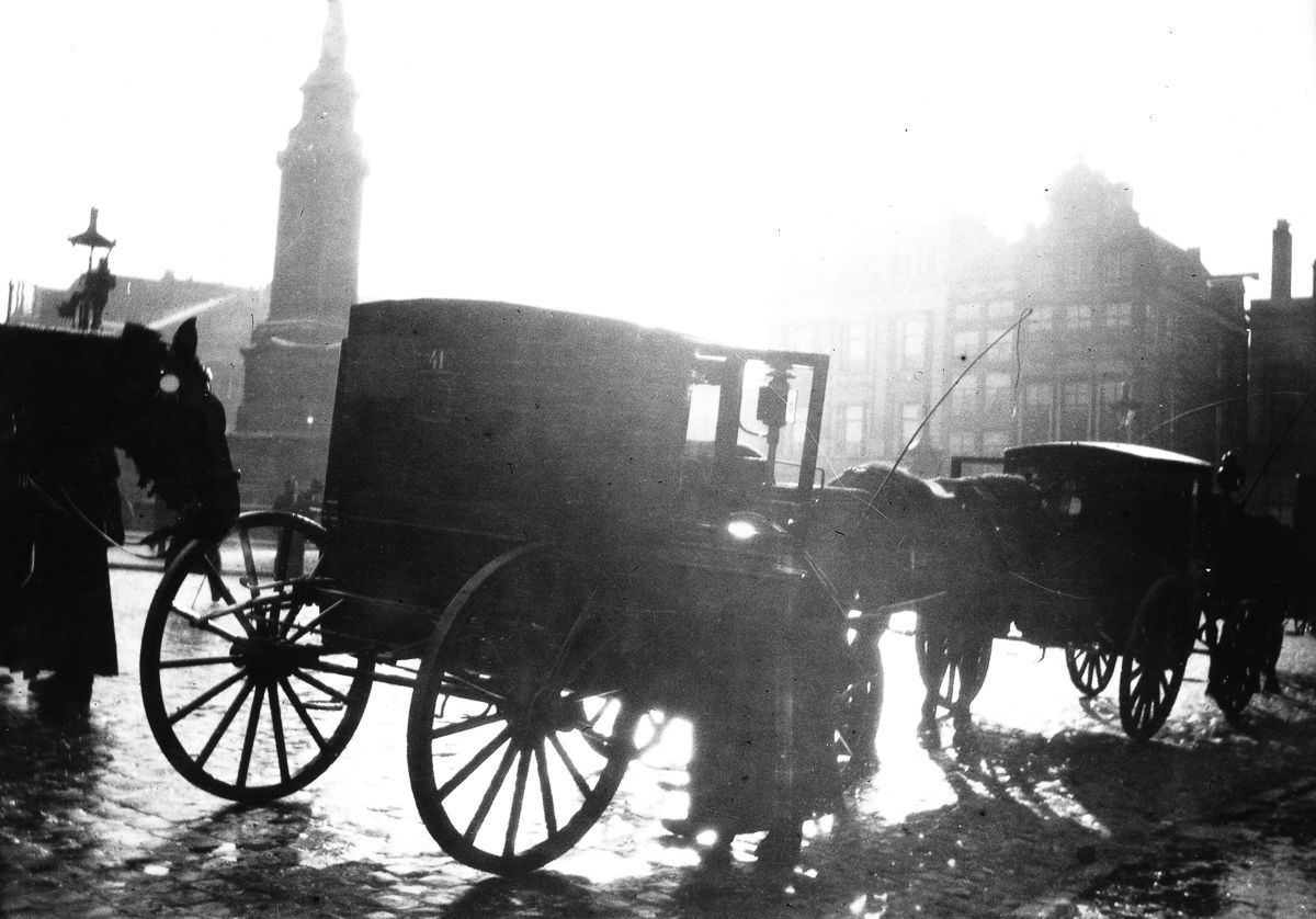 A carriage on the Dam.