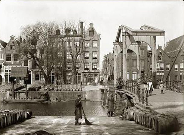 Nieuwe Teertuinen with Sloterdijkerbrug ,1890