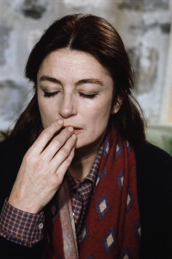 Anouk Aimée with a sad look in a scene of the movie La tragedia di un uomo ridicolo, 1975.