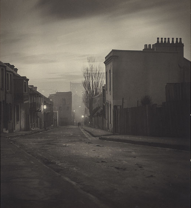 Lighting up, Albion Street, Surry Hills, 1906