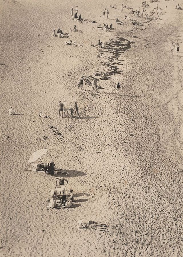 Beach scene, Bondi, circa 1929