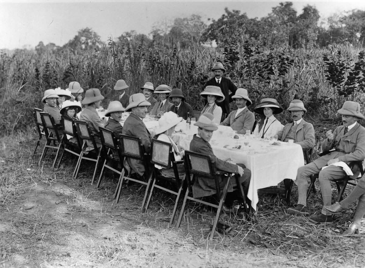 The hunting party breaks for a meal.