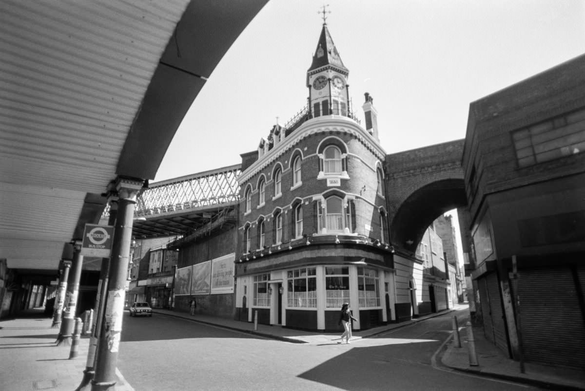 The Railway Hotel, Electric Avenue, Atlantic Road, 1989