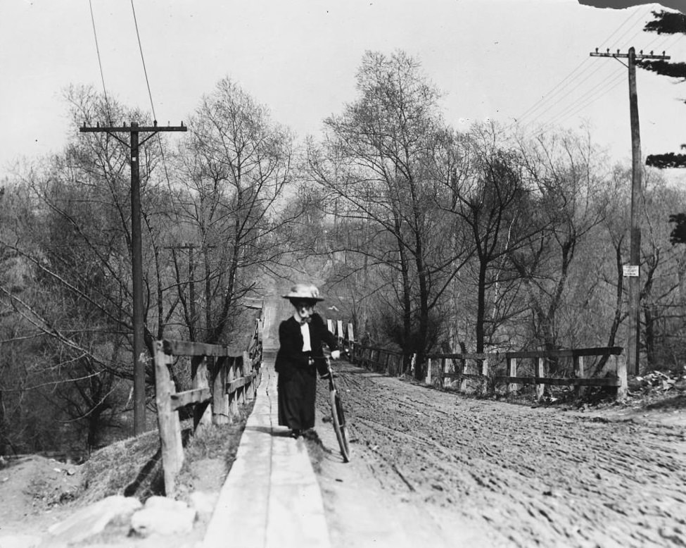 Walking it up the hill to St. Clair, 1907