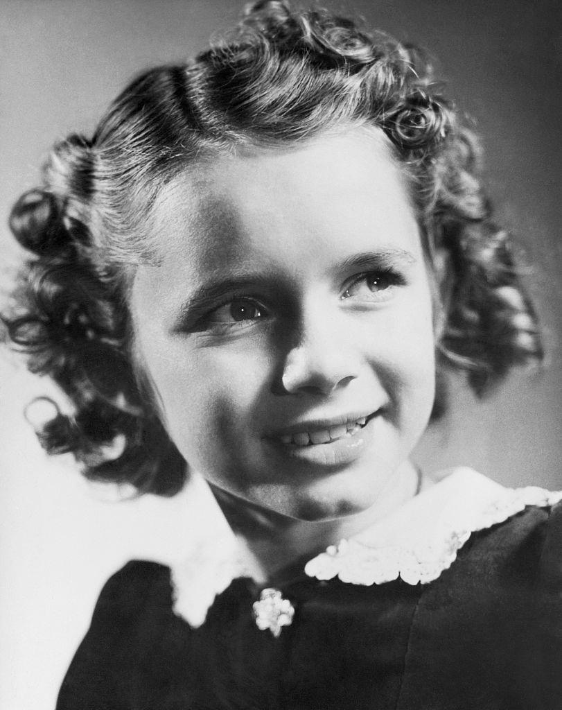 Debbie Reynolds as a child, 1938. – Bygonely