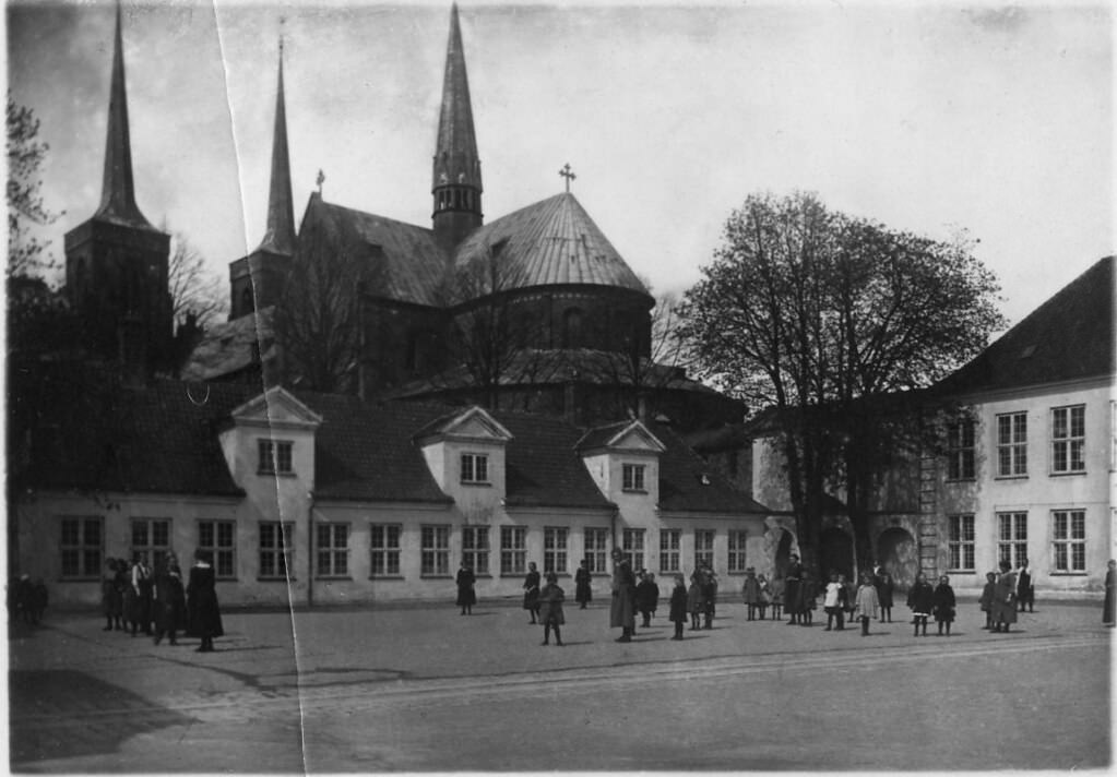 Roskilde Girls' School of 1855, Frk. Lønholds skole, u.å.