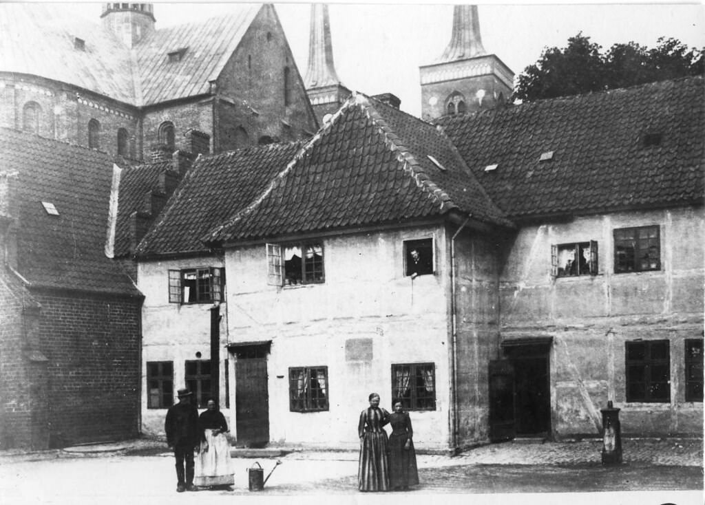 Friskolen, Domkirkepladsen, approx. 1890