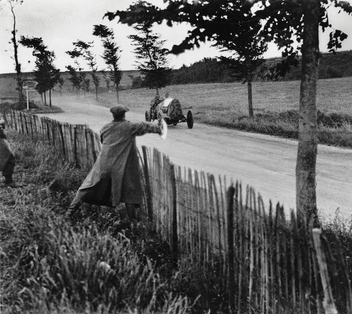 The great racer Nazzaro signals to Wagner to accelerate, Grand Prix de l’A.C.F., June 26, 1912.