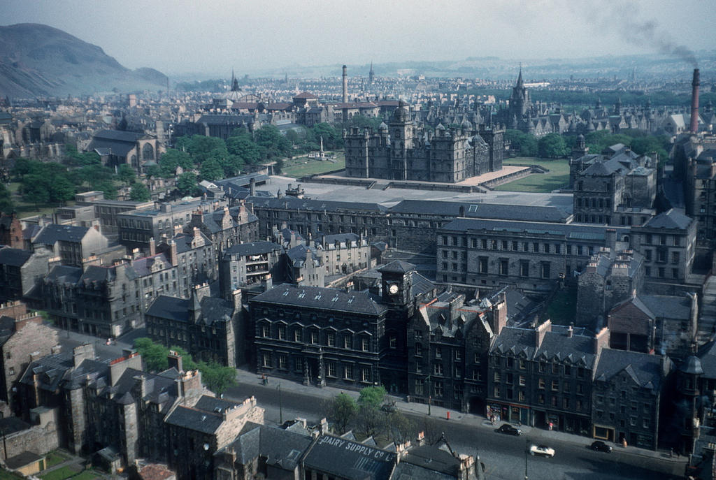 Fascinating Vintage Photos Show Edinburgh in the 1950s