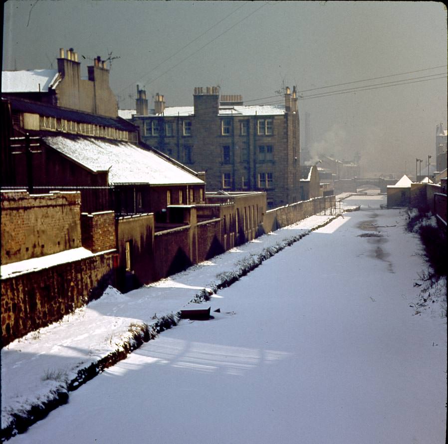 Fascinating Vintage Photos Show Edinburgh in the 1950s