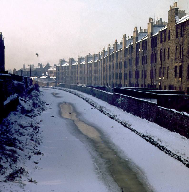 Fascinating Vintage Photos Show Edinburgh in the 1950s