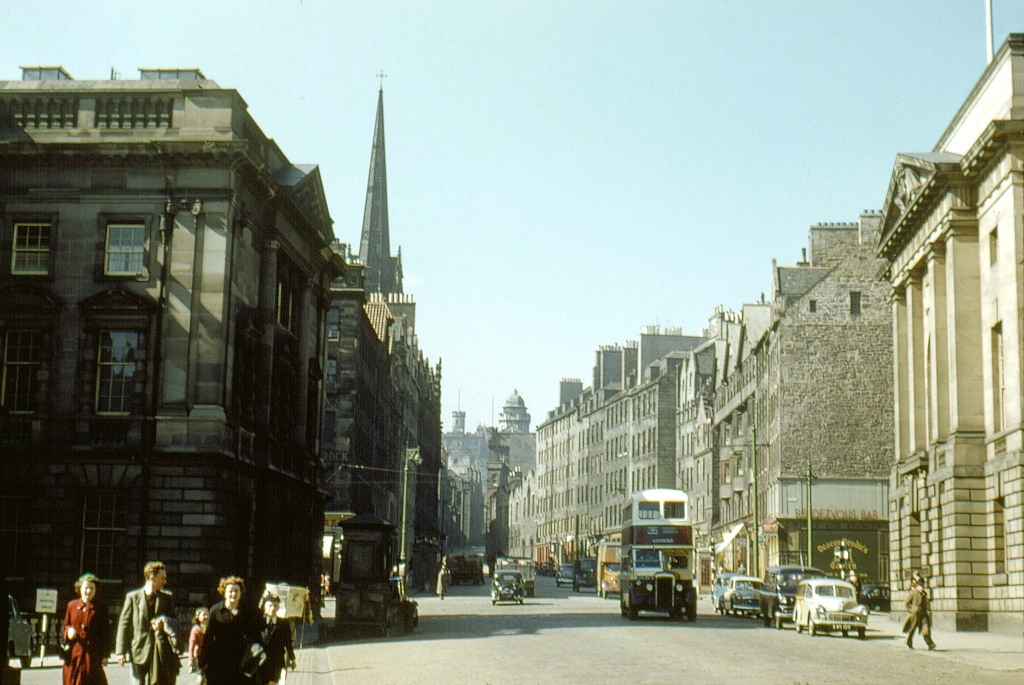 Fascinating Vintage Photos Show Edinburgh in the 1950s