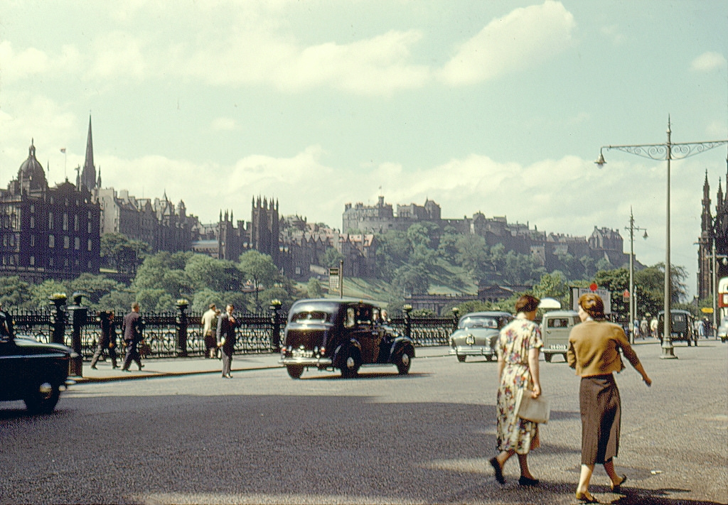 Fascinating Vintage Photos Show Edinburgh in the 1950s