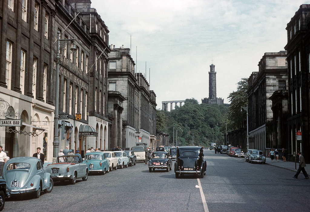 Fascinating Vintage Photos Show Edinburgh in the 1950s