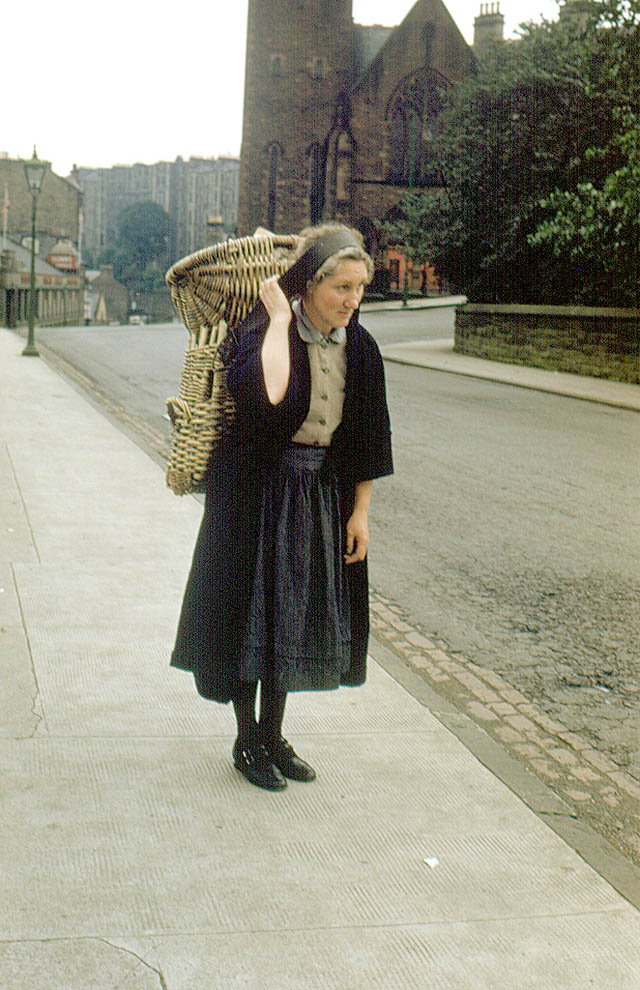 Fascinating Vintage Photos Show Edinburgh in the 1950s