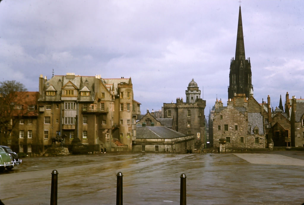 Fascinating Vintage Photos Show Edinburgh in the 1950s