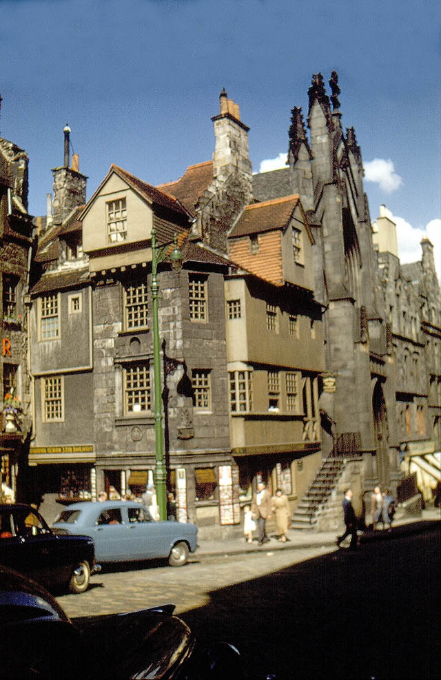 Fascinating Vintage Photos Show Edinburgh in the 1950s